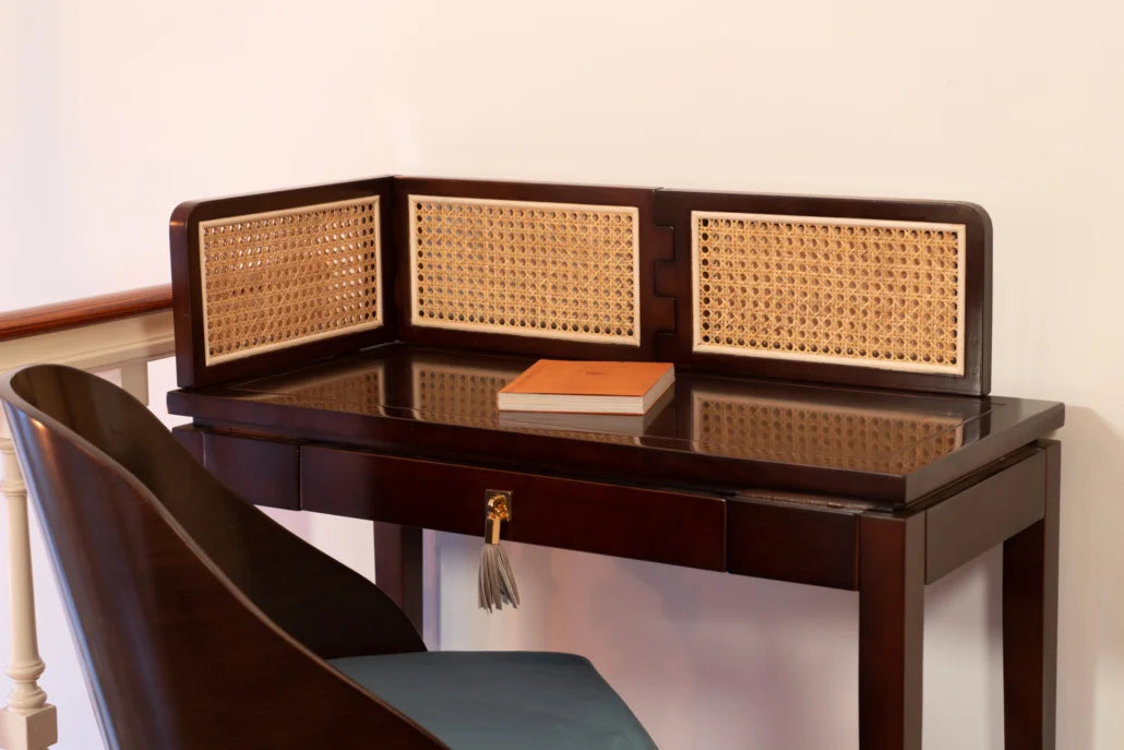 Elegance Desk